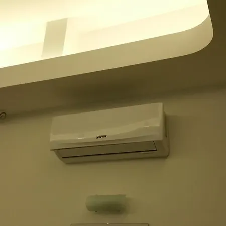 克里斯公寓 *